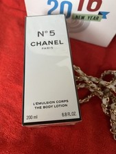 Chanel  Pearl Bag Gift  Neuf avec son émulsion  corps no5