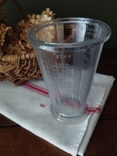 Ancien verre doseur mesureur en verre pressé épais MOUGIN.