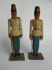 PAIRE DE FIGURINES EN BOIS