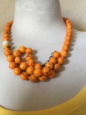 Collier et bracelet de perles en pierre orange comme neufs.