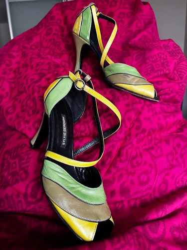 Beaux escarpins faits - beaux,