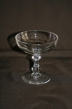 Coupe à champagne ancienne en cristal taillé