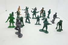 Lot de 18 Soldats plastique