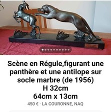 Statue en régule,  figurant une antilope et une panthère.  1956. Socle marbre