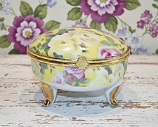 Petit coffret sur pieds en porcelaine décor floral - Collection - Décoration