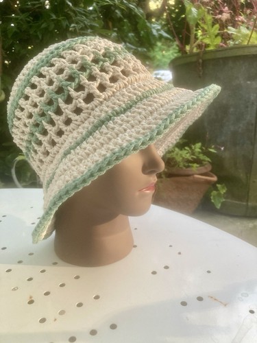 Bob chapeau blanc vert au - bob, et