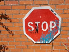 Banksy ( d' Après ) " Haring Dog "  Panneau Routier Peint , Graffiti Art