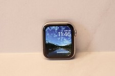 Apple Watch Serie 4 en acier inoxydable argent