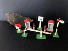 Lot 18 - jouets anciens miniatures en bois - rare poste frontière - Erzgebirge