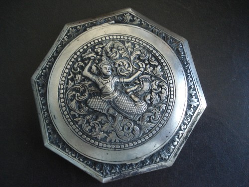 Poudrier ancien octogonal