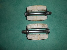 Paire pédales blanches Lyotard 3R vélo ancien neuve ancien stock