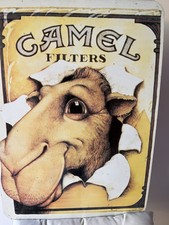 plaque metal murale vintage CAMEL. Très bon état. Dimensions: 40 X 55 cm
