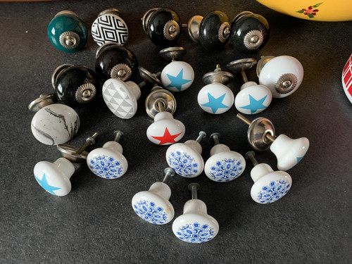 Lot divers boutons meuble - lot,