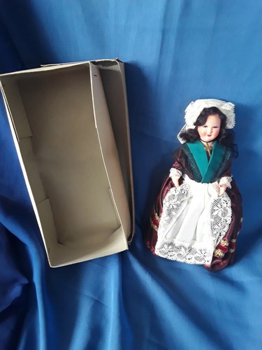 Poupee folklorique petitcollin - poupee,