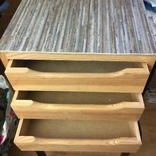 CAISSON DE 3 TIROIRS EN PIN NATUREL, DESSUS REVÊTEMENT RAYÉ BEIGE, TAUPE, GRIS