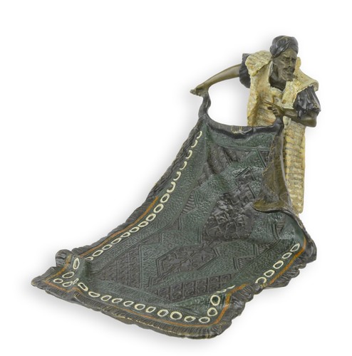 Une sculpture bronze - une, en