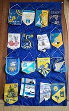 3 panneau presentoir tissu avec divers fanion de Soroptimist pour les femme