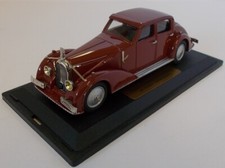 CLASSIQUES - Voiture berline VOISIN C28 Cimier de 1935 de couleur bordeaux mo...