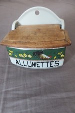 ancienne  boite d'allumettes murale faïence