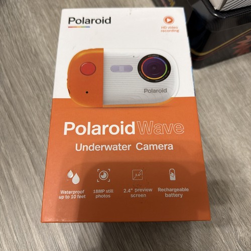 Polaroid wave underwater - wave,