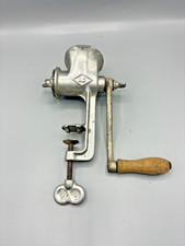 Hachoir manuel ancien en fonte