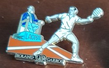 Pin's Roland Garros signé