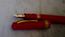 STYLO PLUME OMAS PARAGON TRAVELLER EN RESINE ROUGE - PLUME OR 18 CARATS- SUPERBE