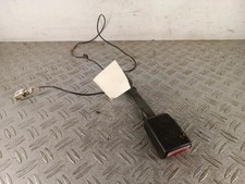 Attache ceinture avant gauche