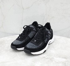 CHANEL Baskets en suède avec