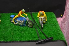 ANCIEN LOT DE 2 MOTOS CASCADEUR AVEC TIRETTE MECANO GYRO BON ETAT DE FONCTIONNEM