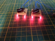 TRAIN . HO .  2 FEUX FINS DE