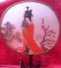 Présentoir en bois vernis