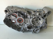 UN CARTER MOTEUR DROIT DIS. E700428 APRILIA 450 550 SXV RXV 2007