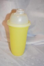 VINTAGE TUPPERWARE QUICK SHAKE