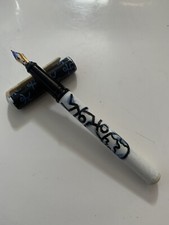 Stylo plume Reynolds Design blanc / noir