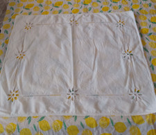 napperon,centre de table,dessus de meuble -ancien,broderies+jours-