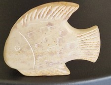 très joli poisson en pierre de savon sculptée à la main - décoration