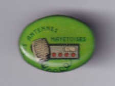 RARE PINS PIN'S .. TV RADIO