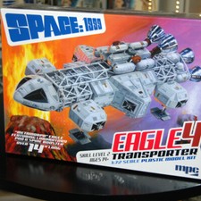 COSMOS 99 - SPACE 99 - Maquette MPC EAGLE 4 + LAB POD AND SPINE BOOSTER. 1:72 35