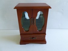 BOITE A BIJOUX EN FORME D ARMOIRE EN BOIS VERNIS A 2 PORTES 1 TIROIR