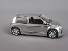 C783 Universal Hobbies Renault Clio V6 Trophy Millénium 2000 Argenté 1:43