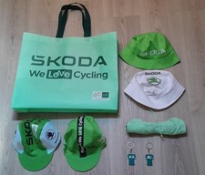 LOT DE 8 GOODIES  "SKODA"  TOUR DE FRANCE CYCLISME DE LA CARAVANE PUBLICITAIRE