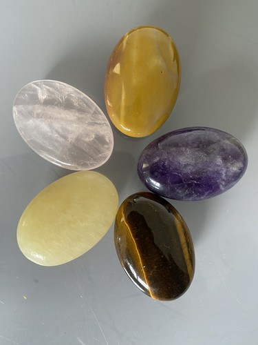 Lot galets en pierre - ,