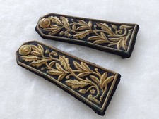 Une paire de pattes d'épaules