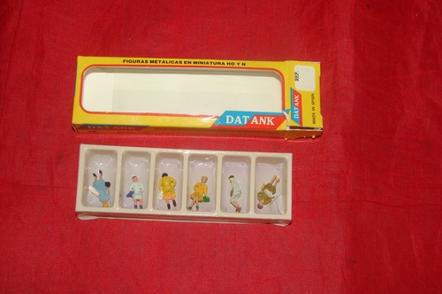Datank figurine passantes - figurine,