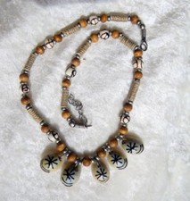 COLLIER COQUILLAGE BOIS