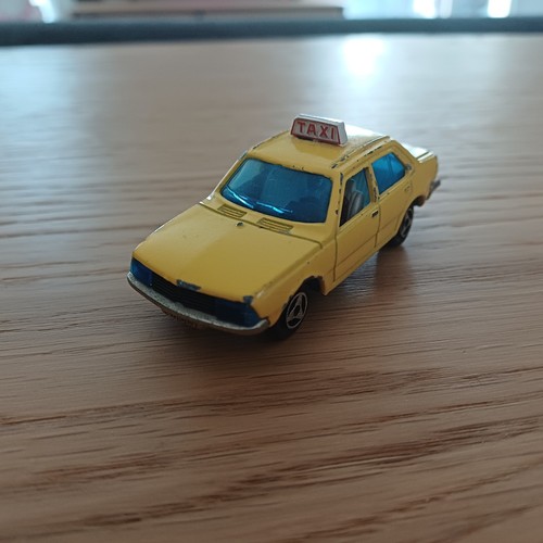 Miniature ancienne majorette - ancienne,