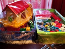 Jeux d'éveil . 2 gros lots de blocs de construction bateau+maison 