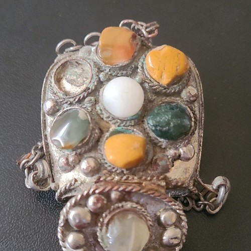 Petite boîte ancienne a - petite,
