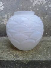 Vase ART DECO verre opalescent A. HUNEBELLE modèle " PÉTALES " boule Collection 